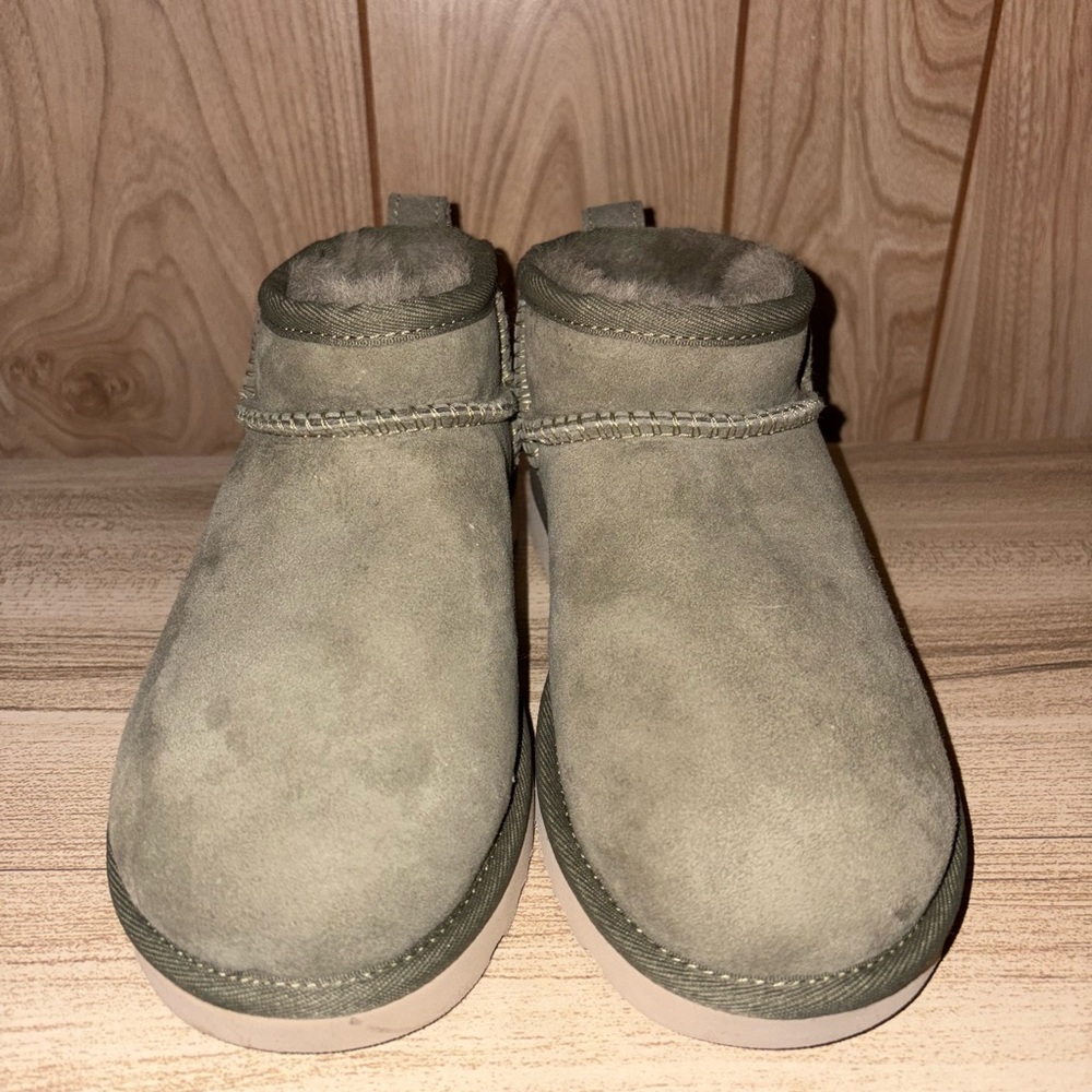 UGG Women's Slippers in Olive Green